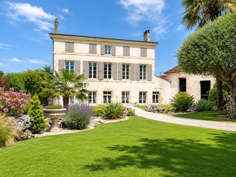 Villa i Saint-Jean-d'Angely, Charente-Maritime - bilde 1