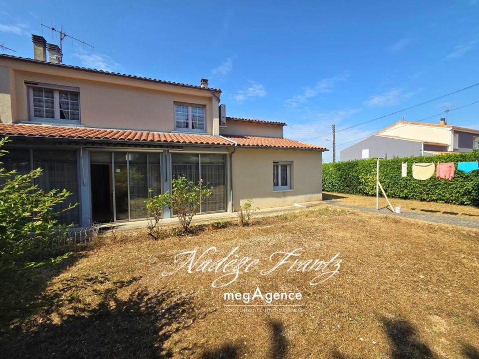 Villa i Saint-Jean-d'Angely, Charente-Maritime - bilde 1