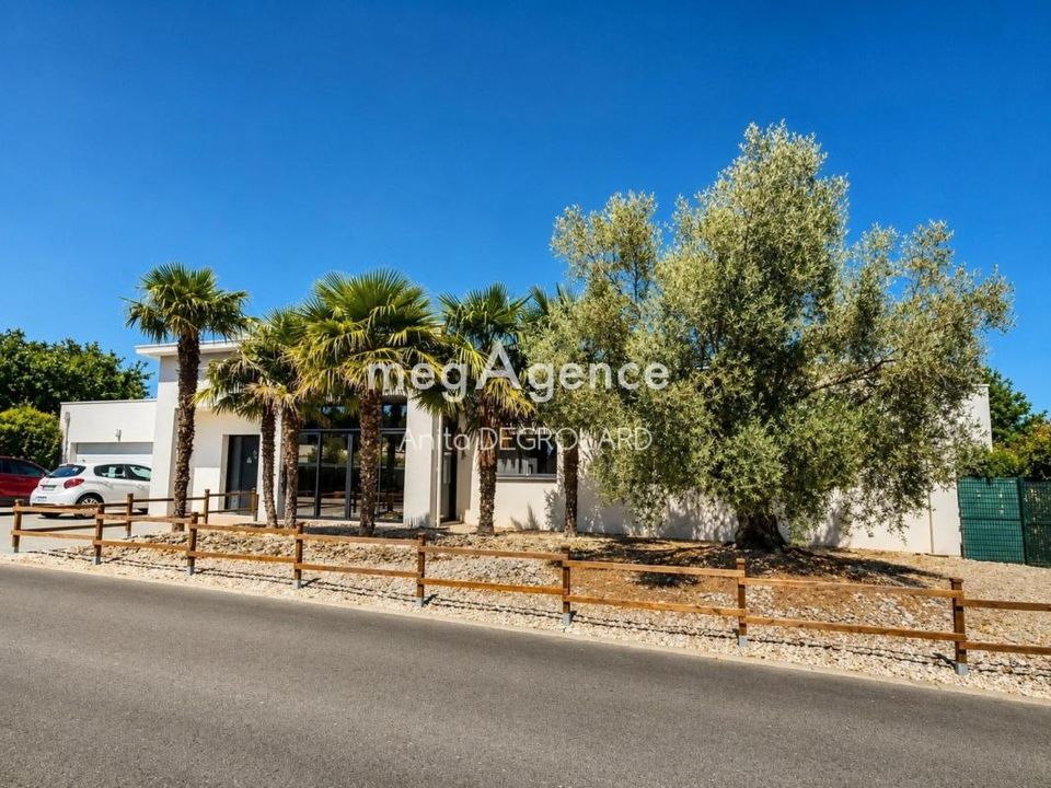 Villa en La Roche-sur-Yon, Vendee - foto 1