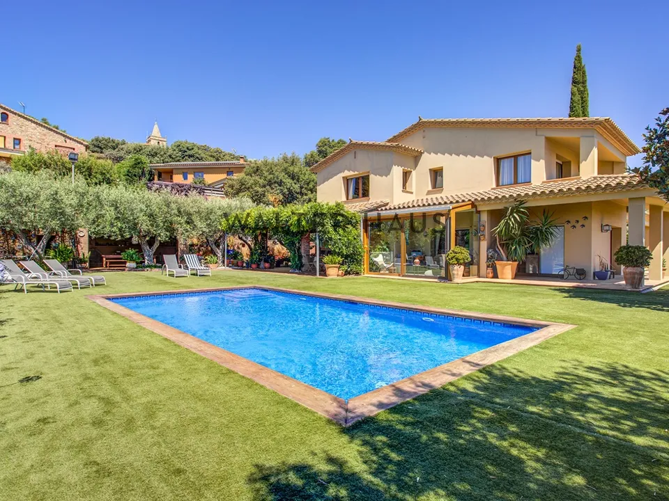 Villa i Mont-Ras, Gerona - bilde 1