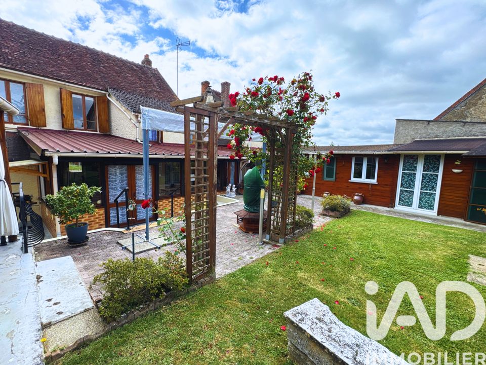 Villa in Sainte-Colombe-des-Bois, Nievre - foto 1