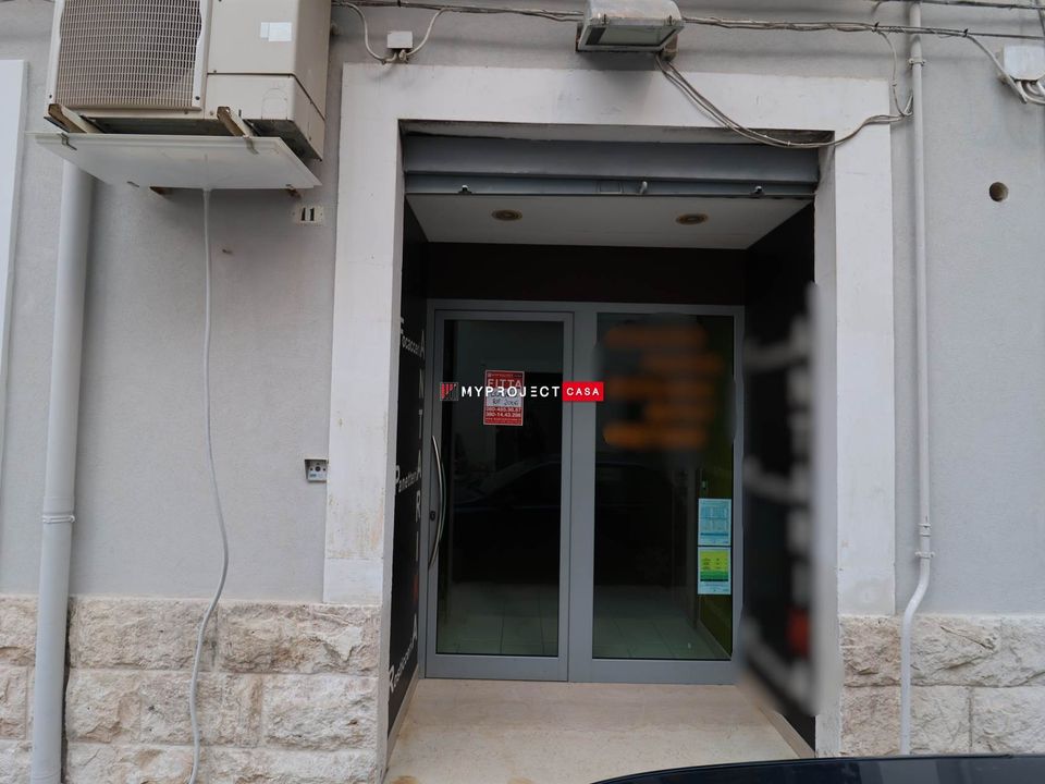 L'establiment comercial a Martina Franca, Taranto - foto 2