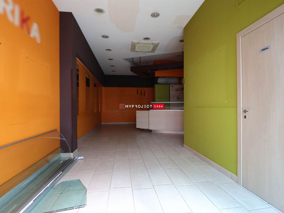L'establiment comercial a Martina Franca, Taranto - foto 4