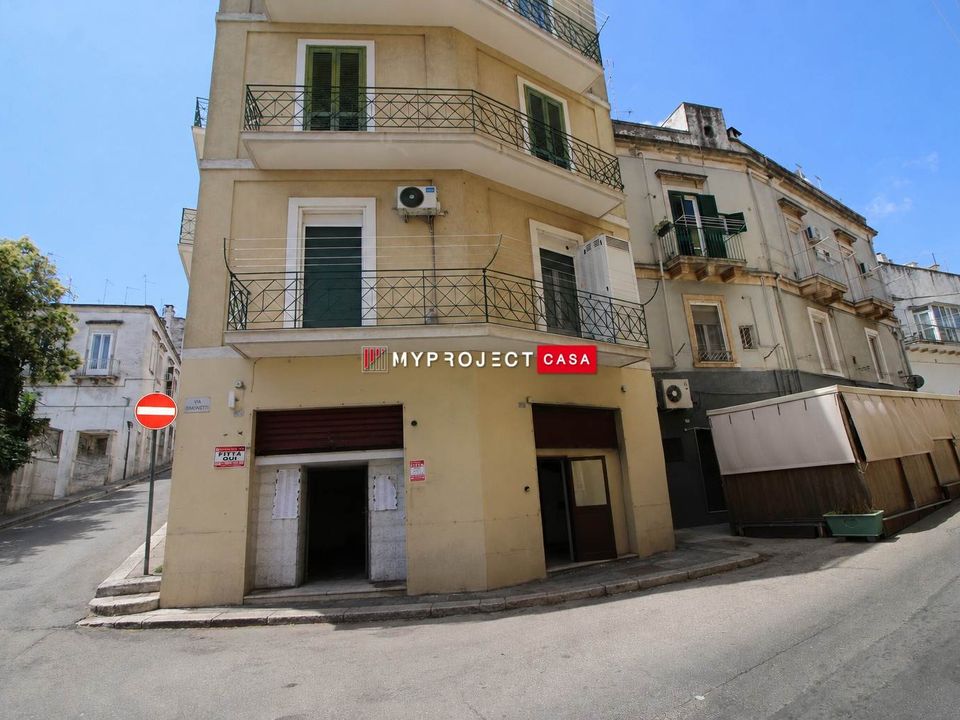 L'establiment comercial a Martina Franca, Taranto - foto 1