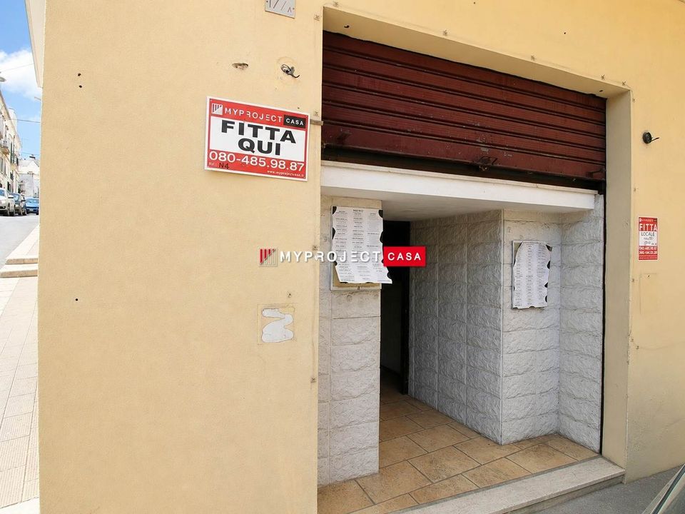 L'establiment comercial a Martina Franca, Taranto - foto 3