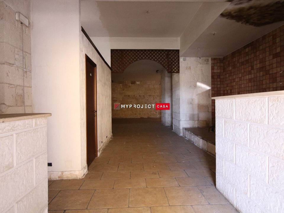 L'establiment comercial a Martina Franca, Taranto - foto 4