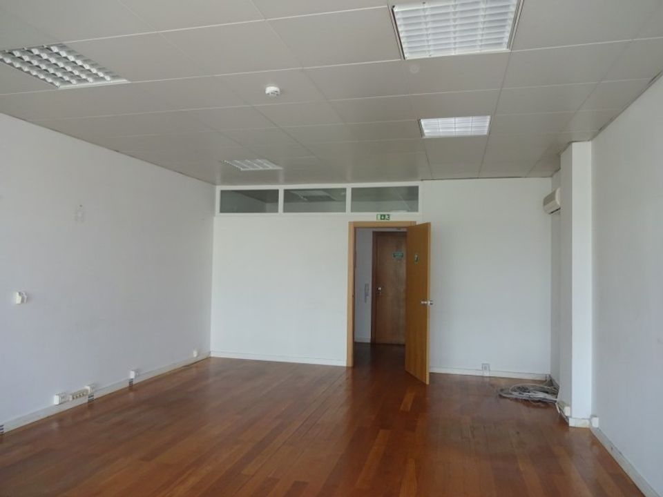 Erhvervsejendom i Carnaxide, Lisbon - foto 3