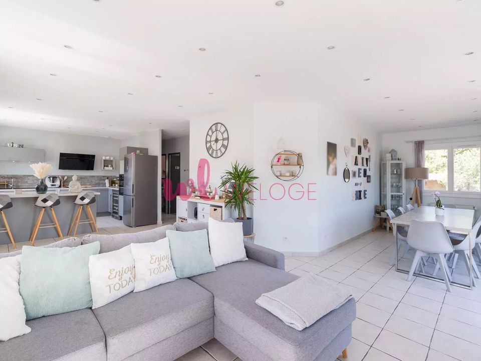 Villa in Pusignan, Rhone - foto 1