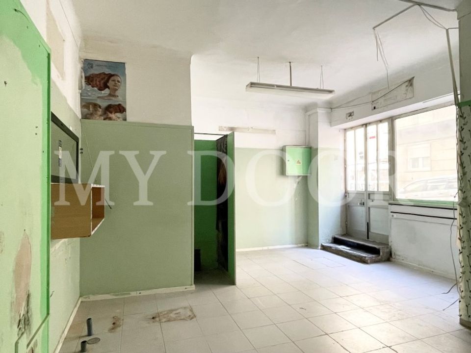 Commercial property in Moscavide, Lisbon - photo 1