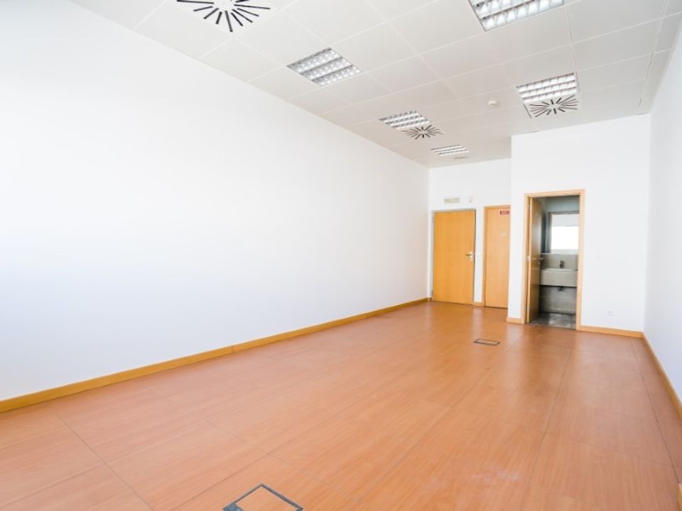 Erhvervsejendom i Almada, Setubal - foto 3