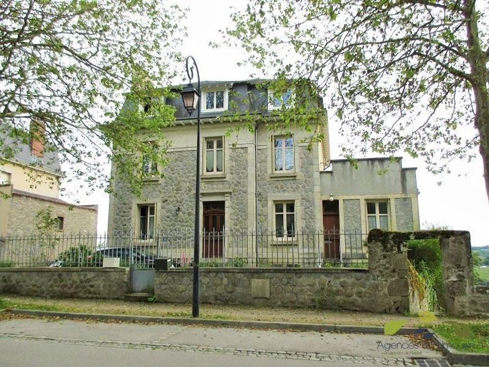 Villa i Saint-Leonard-de-Noblat, Haute-Vienne - foto 1