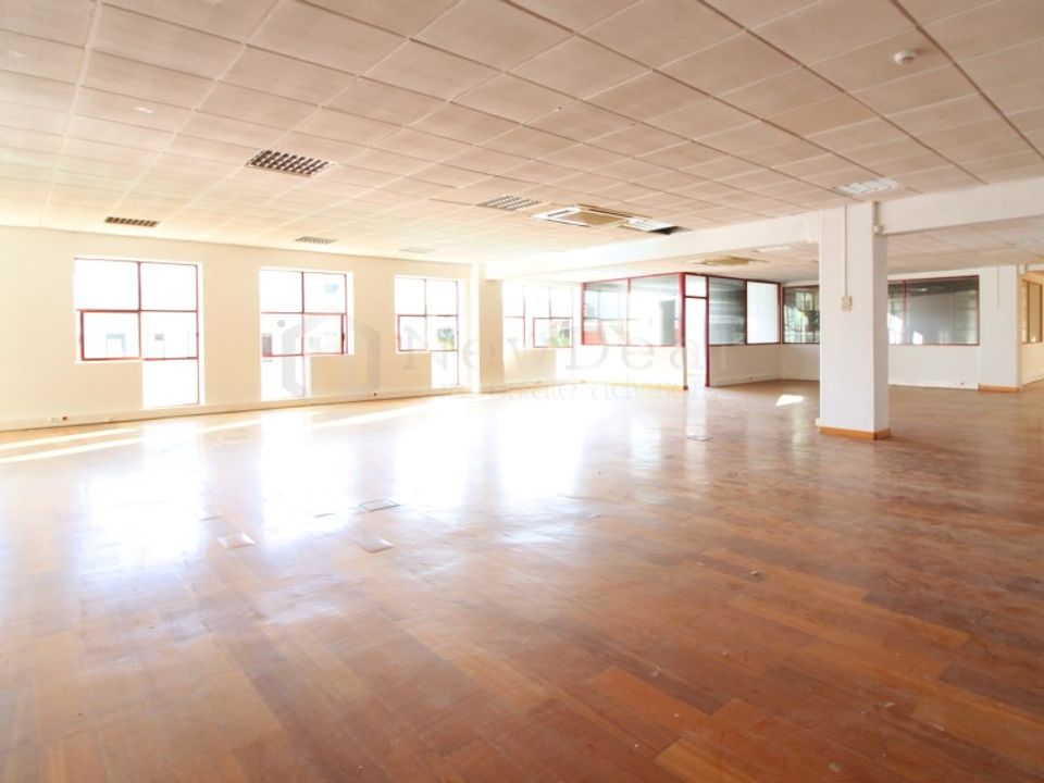 Commercial property in Amadora, Lisbon - photo 2