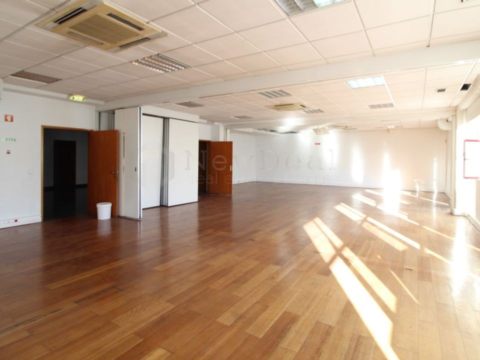 Commercial property in Amadora, Lisbon - photo 3