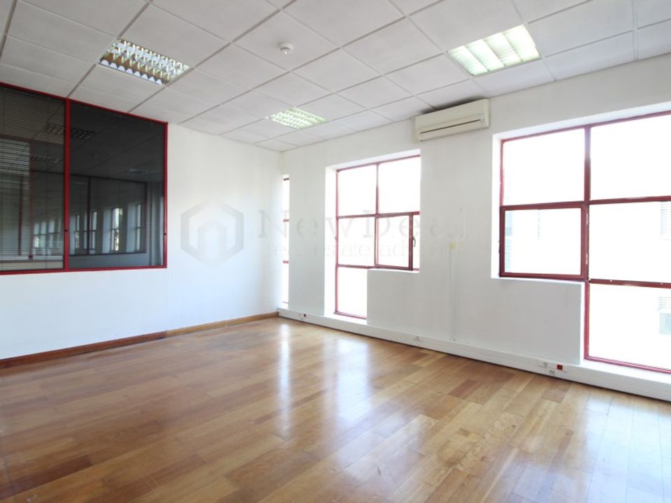 Commercial property in Amadora, Lisbon - photo 4