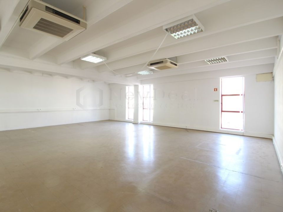 Commercial property in Amadora, Lisbon - photo 5