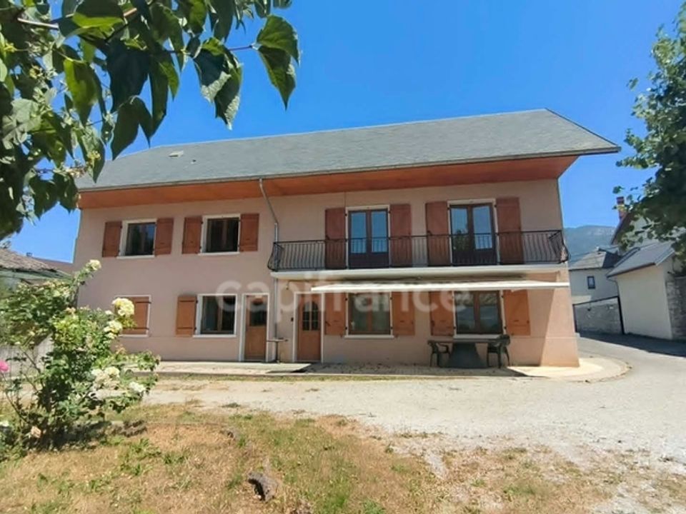 Villa in Chambery, Savoie - foto 1