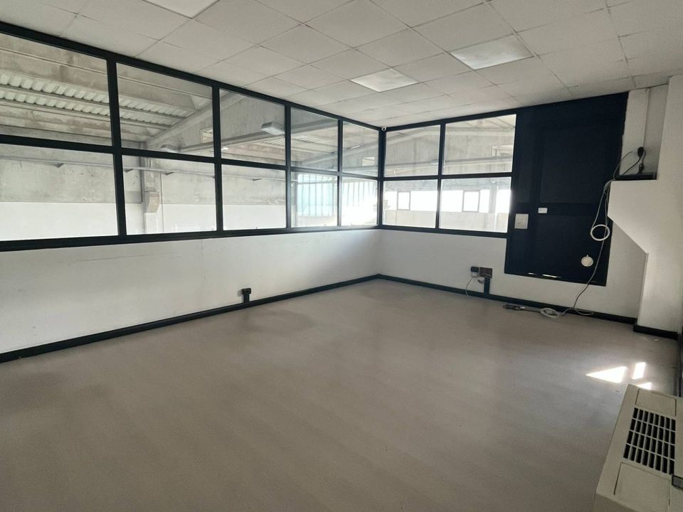 L'establiment comercial a Assago, Milan - foto 4