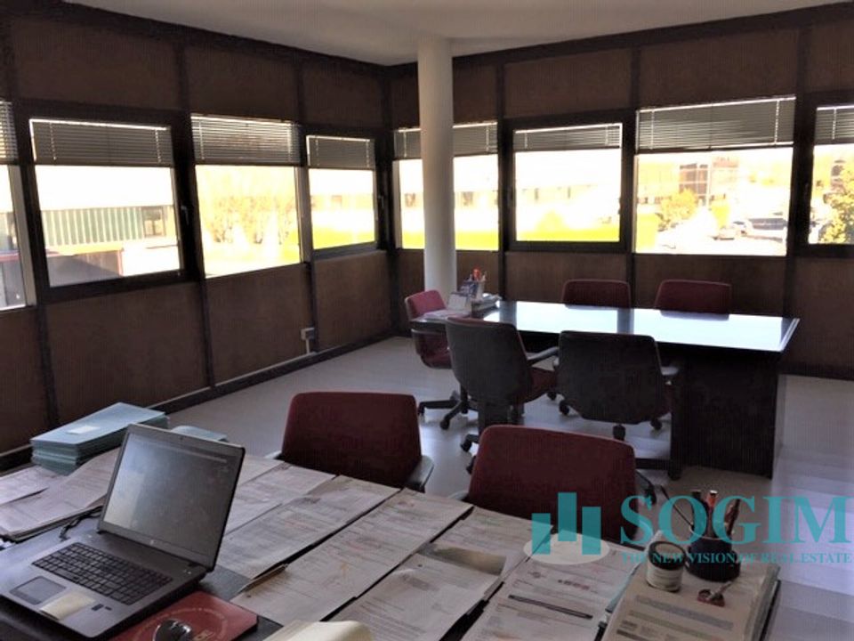 L'establiment comercial a Assago, Milan - foto 5