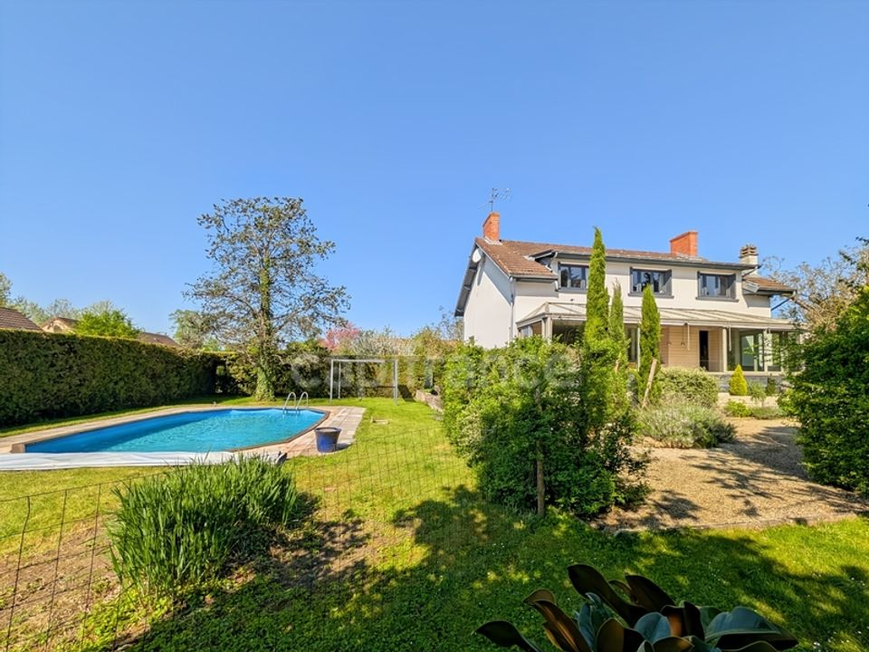 Villa in Saint-Marcel, Saone-et-Loire - foto 1