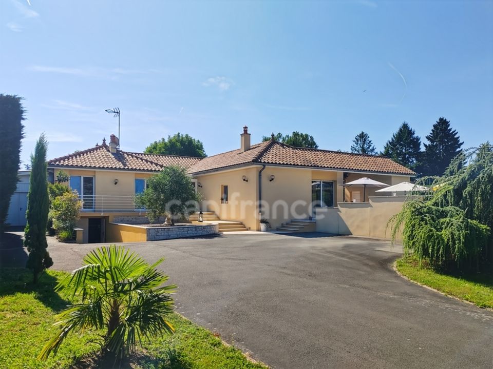 Villa in Tournus, Saone-et-Loire - foto 1