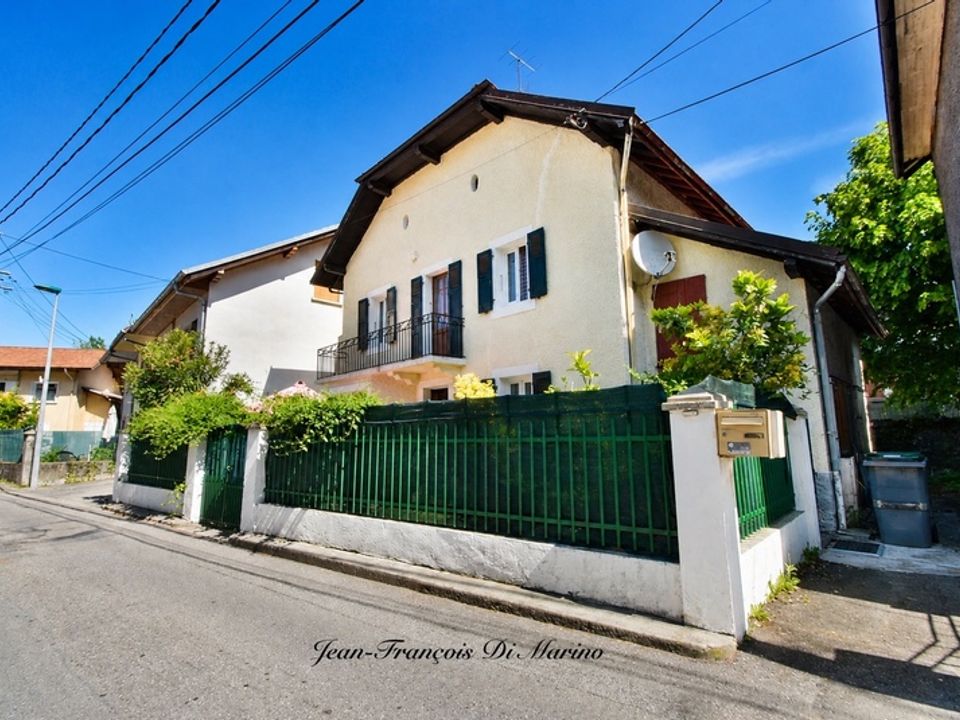 Villa em Cluses, Haute-Savoie - foto 1