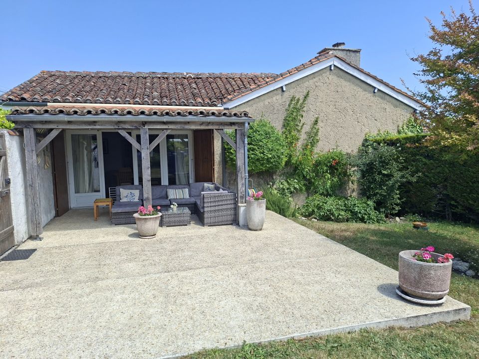 Hus i byn i Deviat, Charente - foto 1