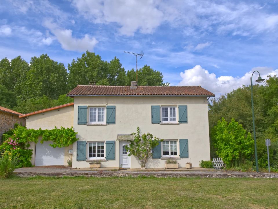 Villa a Taize-Aizie, Charente - foto 1