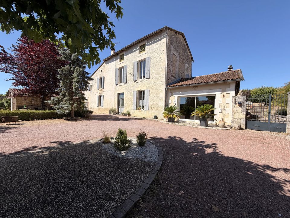 Villa in Verteuil-sur-Charente, Charente - foto 1