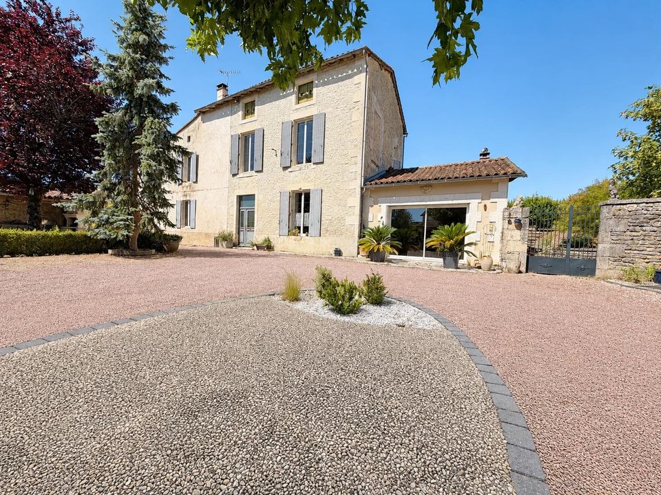 Villa en Verteuil-sur-Charente, Charente - foto 1