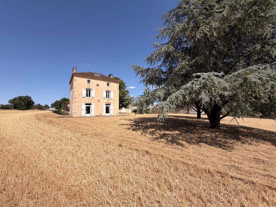 Villa - Ruffec, Charente - photo 1
