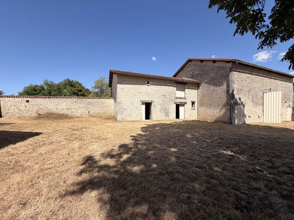 Villa - Ruffec, Charente - photo 2
