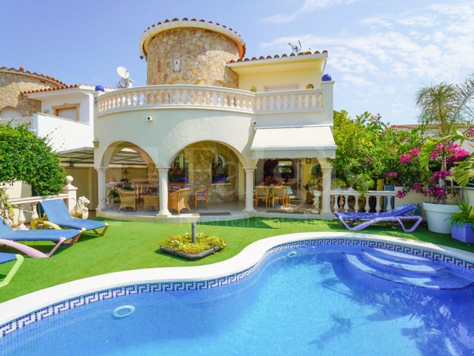 Villa i Empuriabrava, Gerona - foto 1
