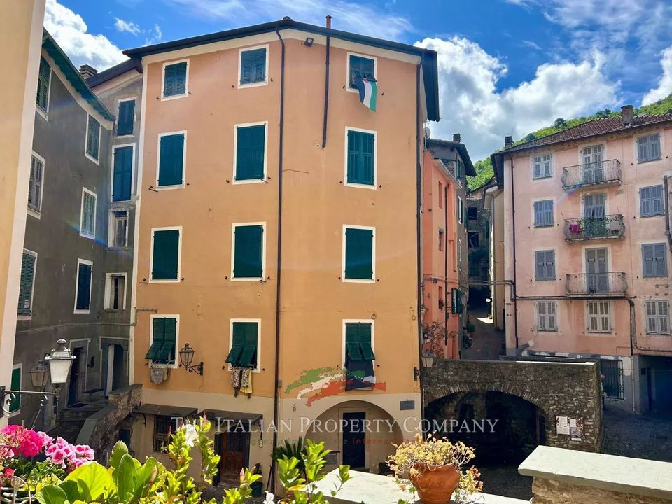 Apartamento en Castel Vittorio, Imperia - foto 1