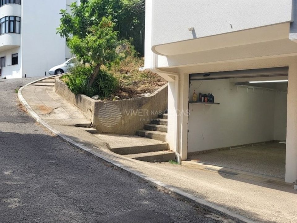 Garage i Rio de Mouro-Estacao, Lisbon - foto 1