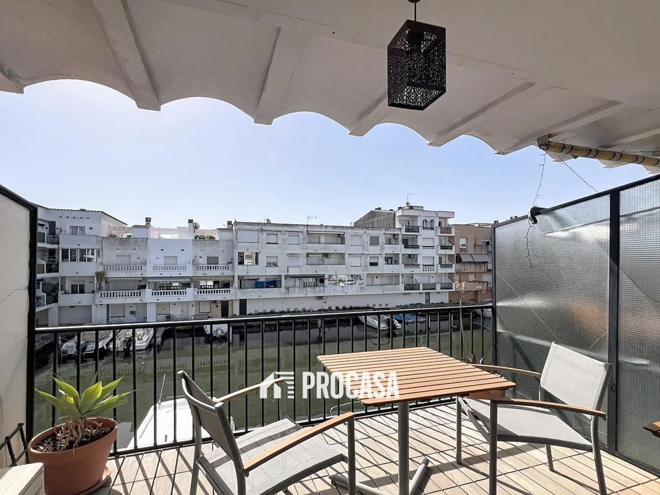 Lejlighed i Empuriabrava, Gerona - foto 1