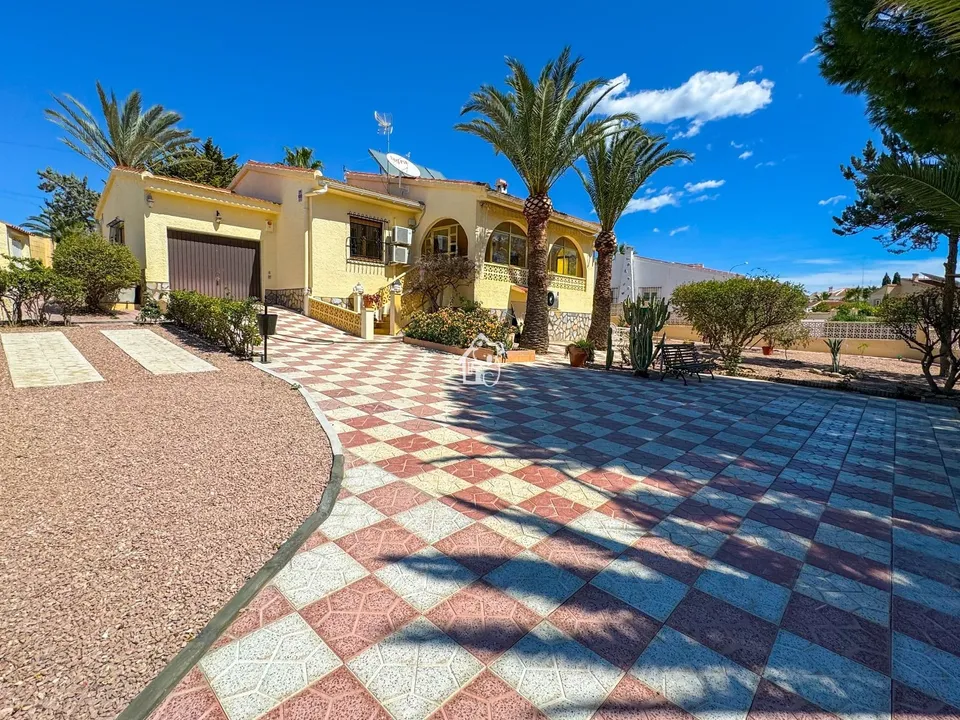Villa in Ciudad Quesada, Alicante - photo 1