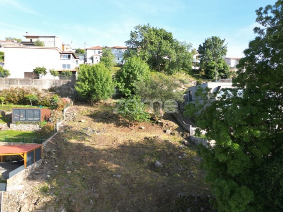 Helårsgrund i Santo Tirso, Porto - foto 1
