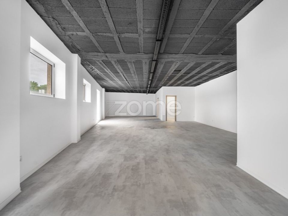 L'establiment comercial a Moreira, Porto - foto 1