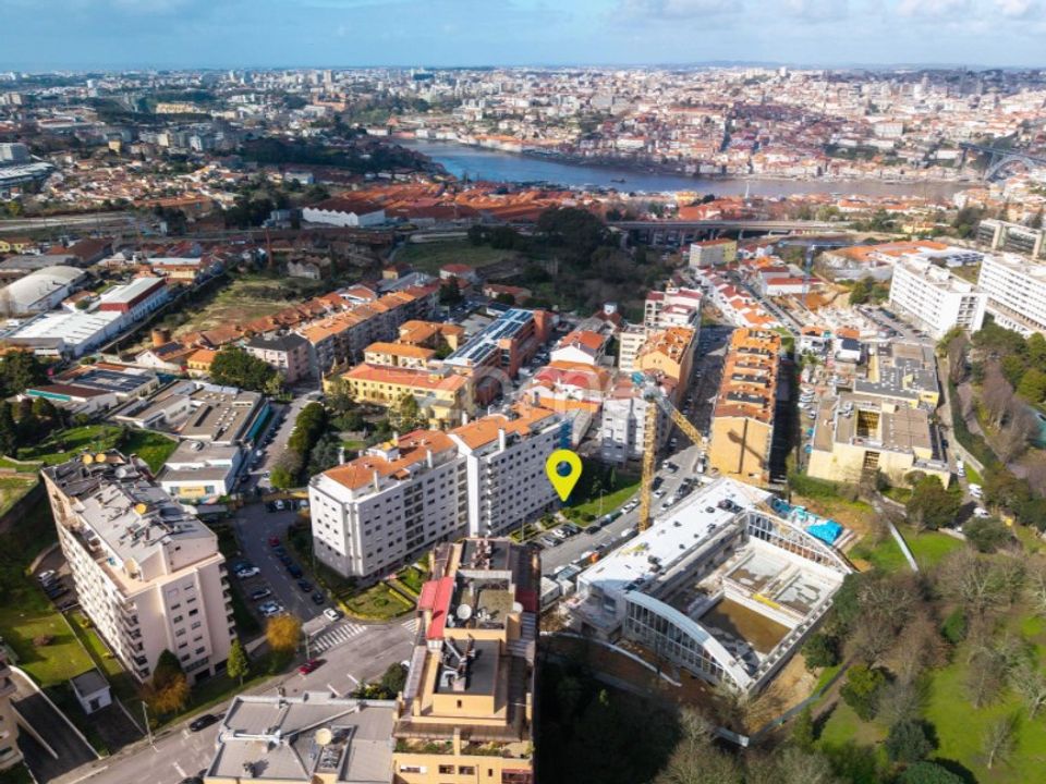 Erhvervsejendom i Santa Marinha do Zezere, Porto - foto 1