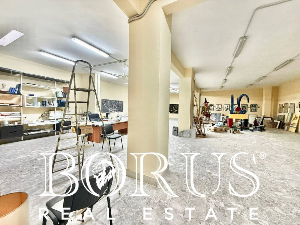 L'establiment comercial a Santa Maria Capua Vetere, Caserta - foto 2