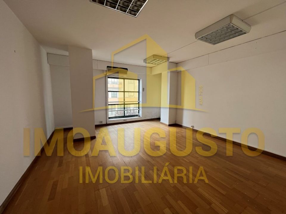 Commercial property in Guarda, Guarda - photo 1
