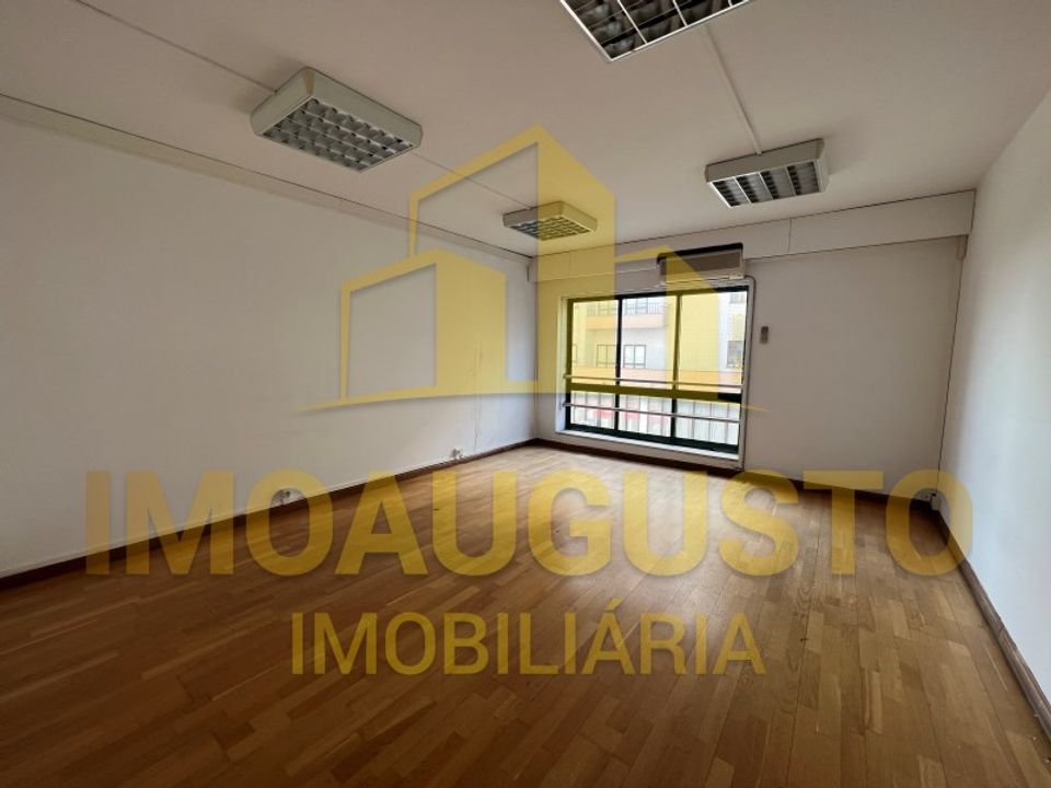 Commercial property in Guarda, Guarda - photo 2