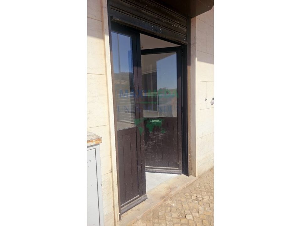 Commercial property in Queluz, Lisbon - photo 2
