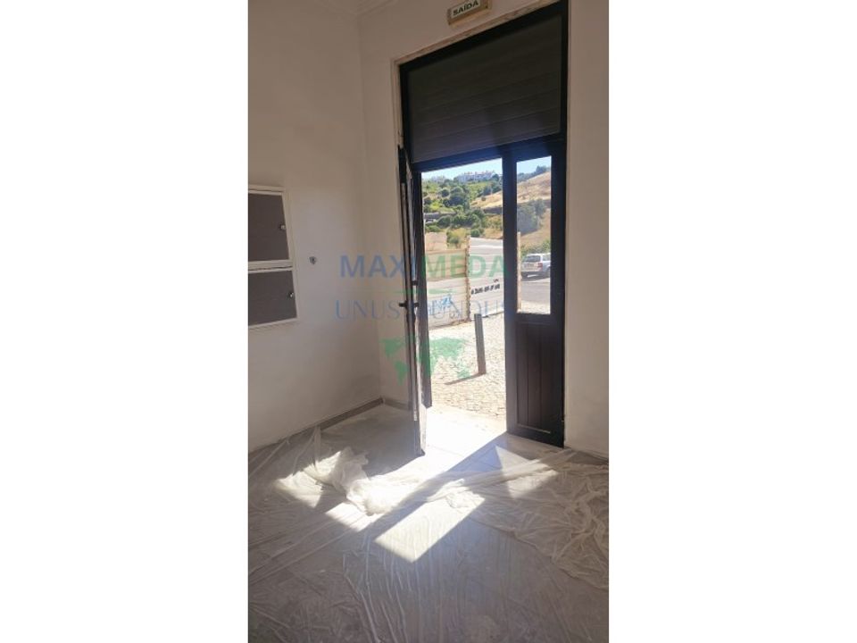Commercial property in Queluz, Lisbon - photo 3