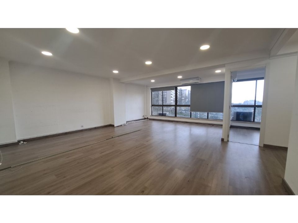 Erhvervsejendom i Almada, Setubal - foto 1