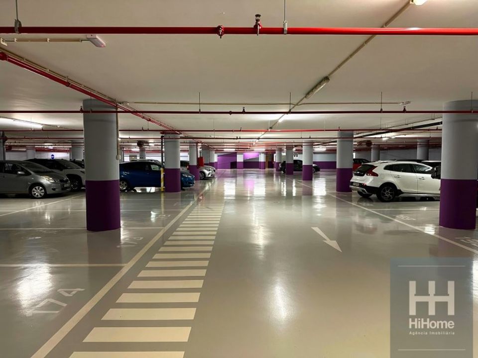 Estacionamento em Funchal, Madeira - foto 1