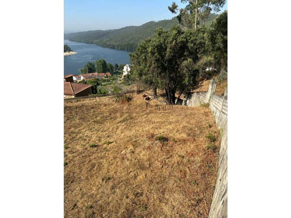 Helårsgrund i Melres e Medas, Porto - foto 2