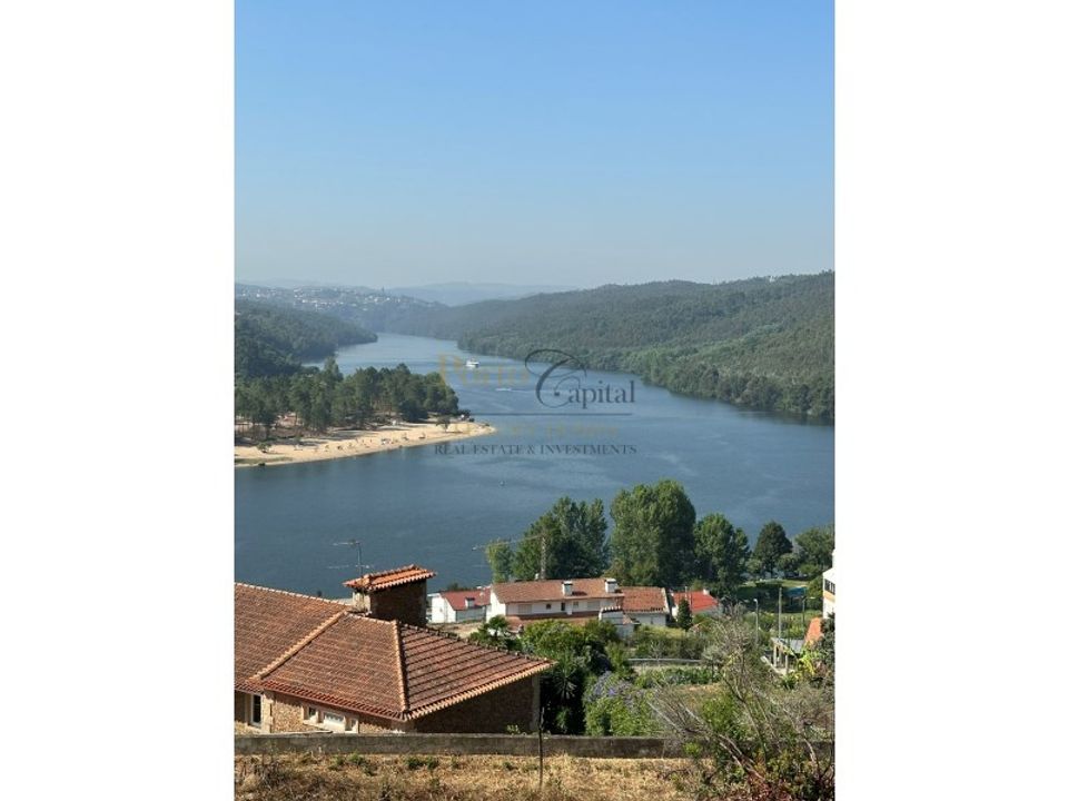 Helårsgrund i Melres e Medas, Porto - foto 3