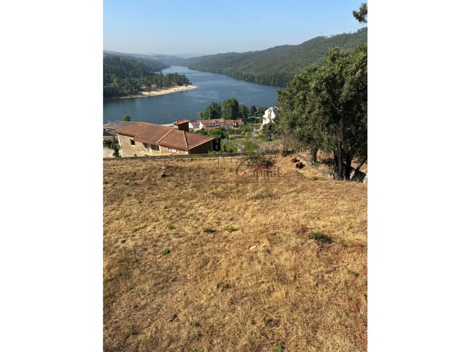 Helårsgrund i Melres e Medas, Porto - foto 4