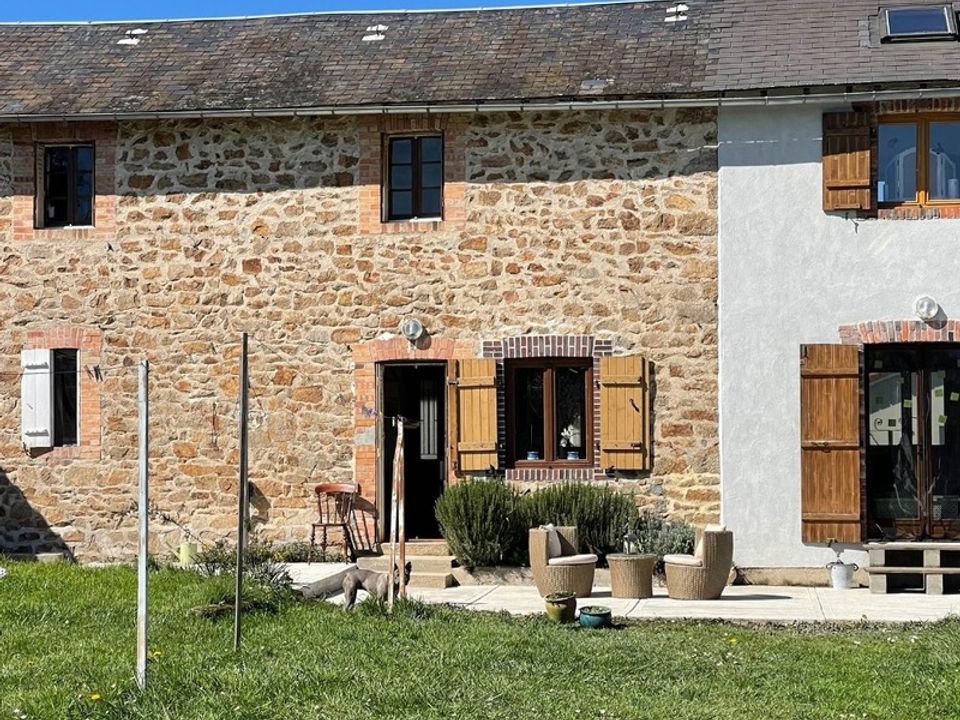 Villa in Chateauponsac, Haute-Vienne - foto 1